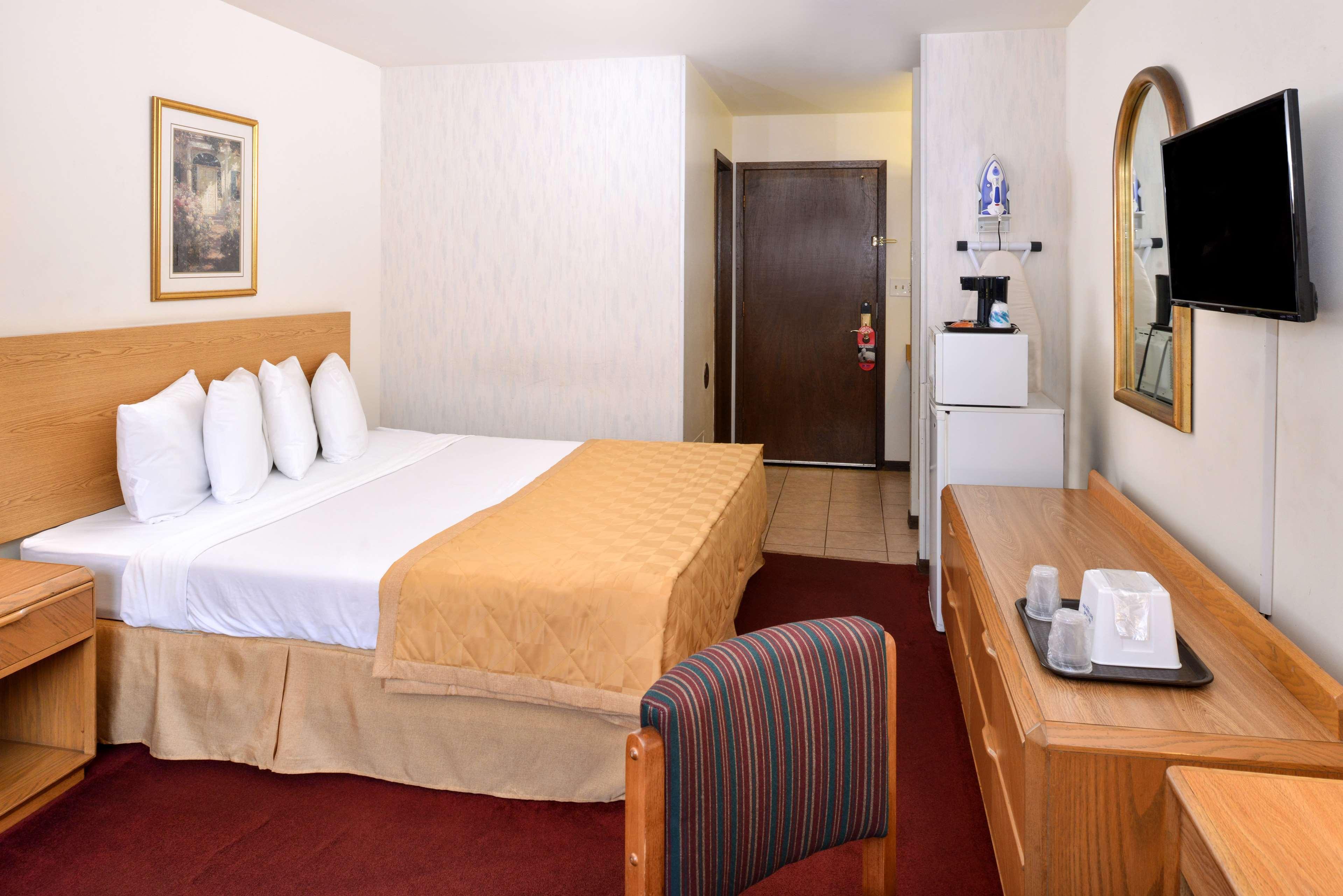 America'S Best Value Inn La Crosse Exterior photo
