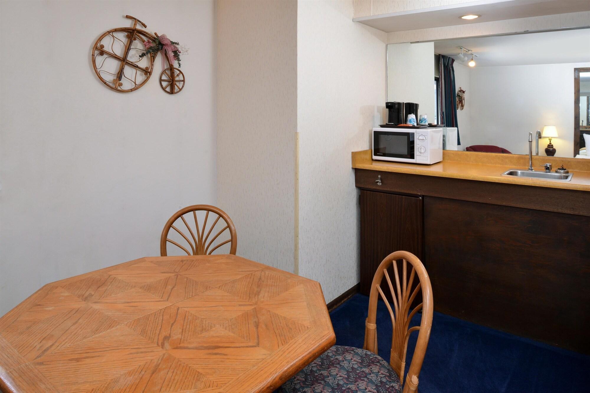 America'S Best Value Inn La Crosse Exterior photo