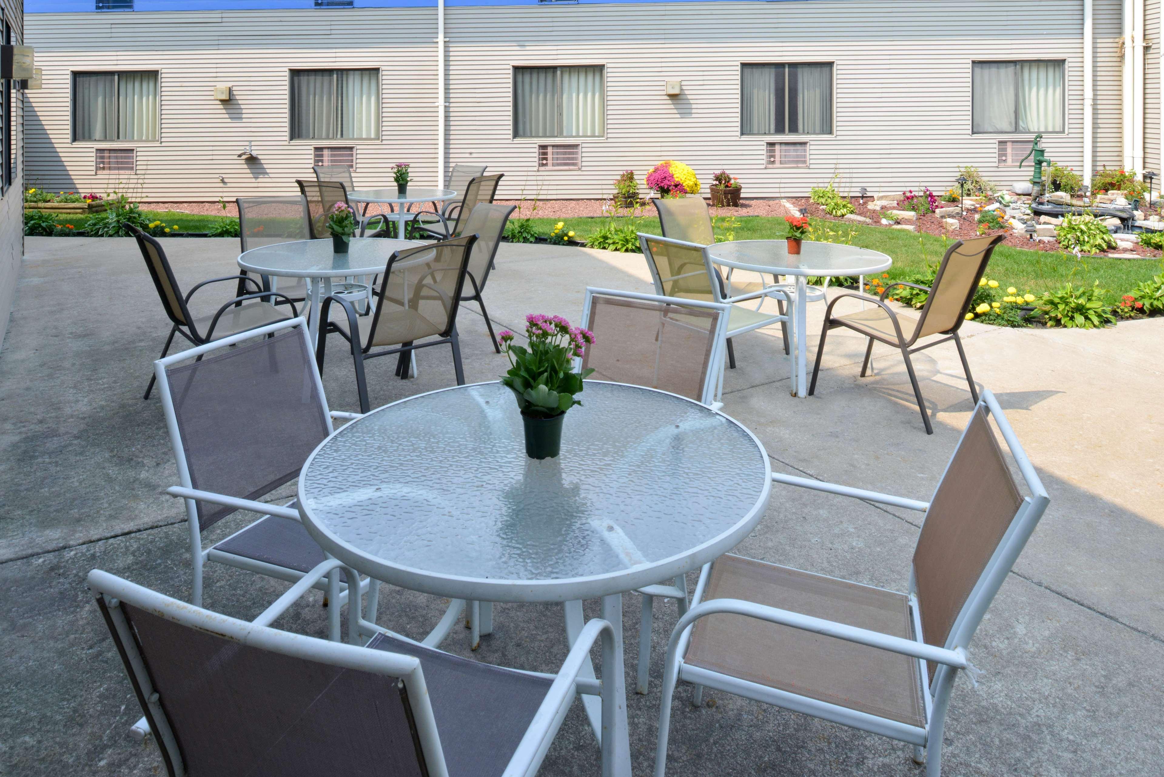 America'S Best Value Inn La Crosse Exterior photo